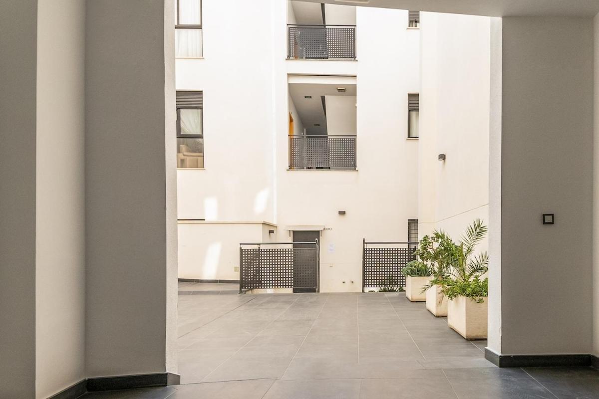 -Malagasunapts- Modern Citycentre Pool&Parking Kültér fotó
